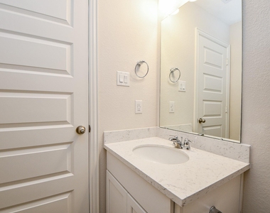 27927 Western Creek Court - Photo Thumbnail 22