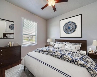1022 Tomball Downs Drive - Photo Thumbnail 4