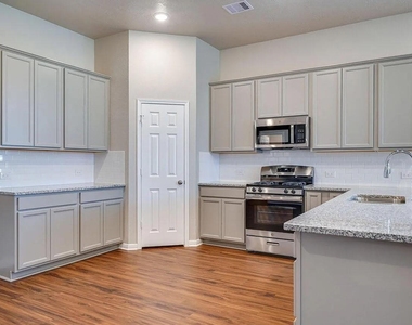 1022 Tomball Downs Drive - Photo Thumbnail 6