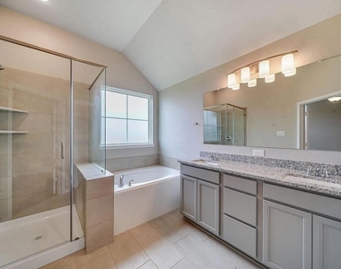1022 Tomball Downs Drive - Photo Thumbnail 5