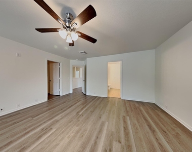 11806 Skydale Drive - Photo Thumbnail 8