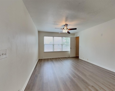11806 Skydale Drive - Photo Thumbnail 6