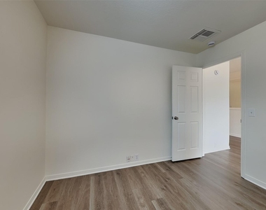 11806 Skydale Drive - Photo Thumbnail 13