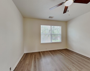 11806 Skydale Drive - Photo Thumbnail 16