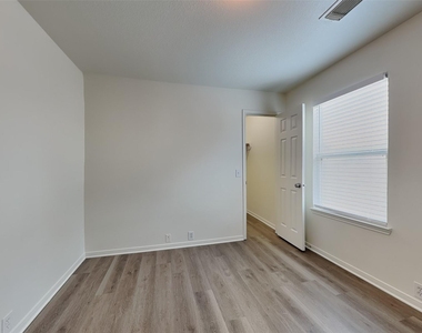 11806 Skydale Drive - Photo Thumbnail 12