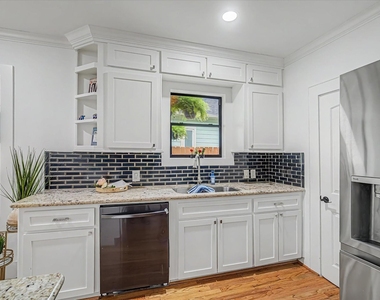 606 Vincent Street - Photo Thumbnail 8