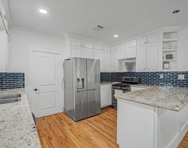 606 Vincent Street - Photo Thumbnail 6
