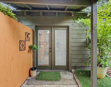 606 Vincent Street - Photo Thumbnail 36