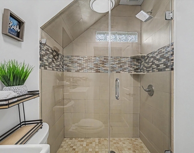 606 Vincent Street - Photo Thumbnail 18