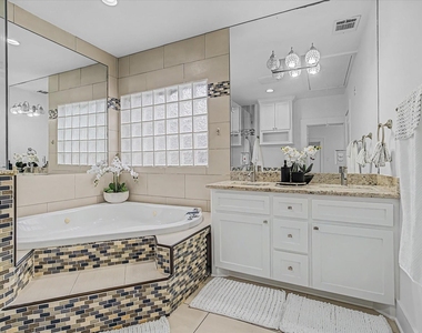 606 Vincent Street - Photo Thumbnail 12
