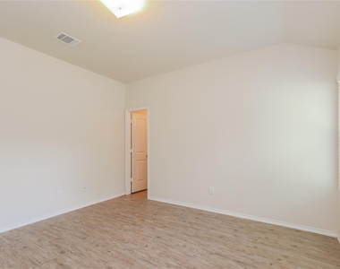 13918 Westfield Drive - Photo Thumbnail 6