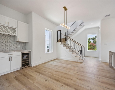1032 W 17th Street - Photo Thumbnail 6