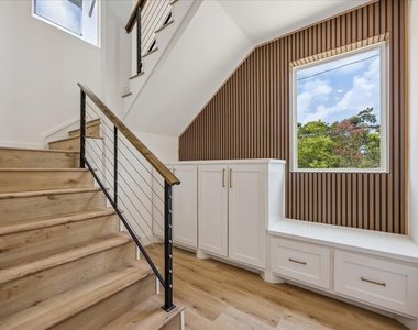 1032 W 17th Street - Photo Thumbnail 9
