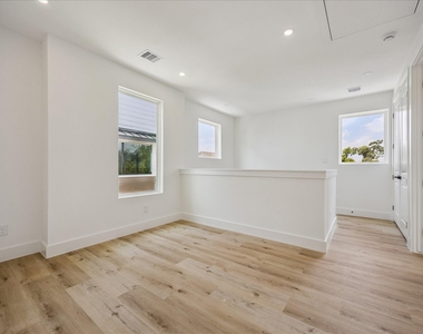 1032 W 17th Street - Photo Thumbnail 27