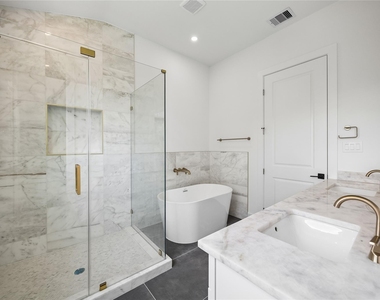 1032 W 17th Street - Photo Thumbnail 20