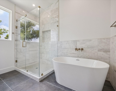 1032 W 17th Street - Photo Thumbnail 19