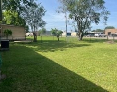 1029 N Chenango Street - Photo Thumbnail 6
