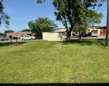 1029 N Chenango Street - Photo Thumbnail 7