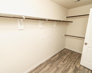 2619 Montecito Lane - Photo Thumbnail 7