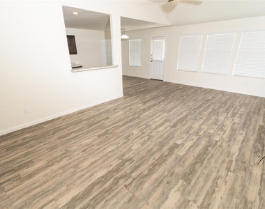 2619 Montecito Lane - Photo Thumbnail 4