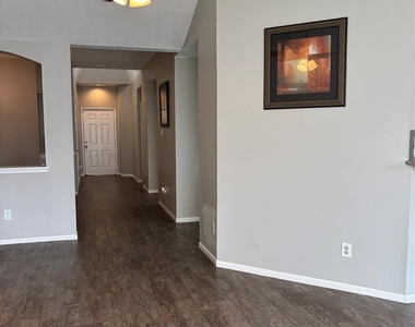 1702 Oak Ridge Drive - Photo Thumbnail 10