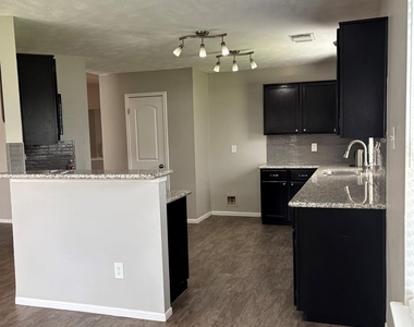 1702 Oak Ridge Drive - Photo Thumbnail 5