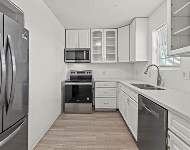 317-319 E B Street - Photo Thumbnail 12
