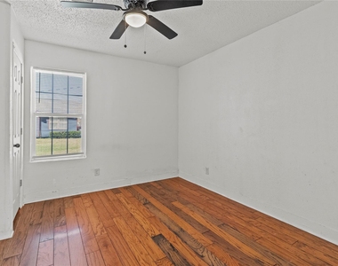 317-319 E B Street - Photo Thumbnail 4