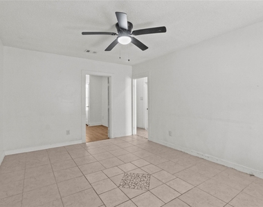 317-319 E B Street - Photo Thumbnail 3
