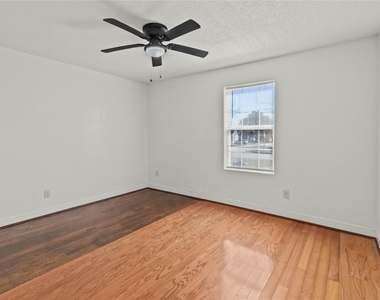 317-319 E B Street - Photo Thumbnail 6