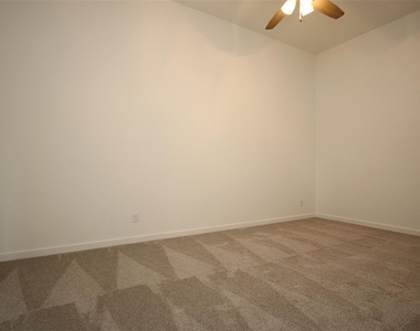 23715 Fernbriar Street - Photo Thumbnail 15