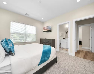 5935 Beall Street - Photo Thumbnail 15