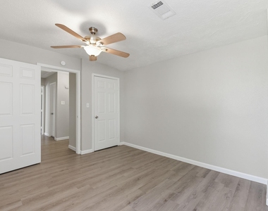 3643 Storm Creek Drive - Photo Thumbnail 11