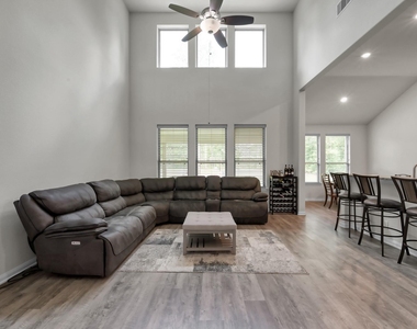 6185 White Oak Leaf Loop - Photo Thumbnail 8
