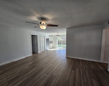 307 Hildred Avenue - Photo Thumbnail 5