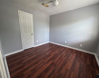10242 Revelstoke Drive - Photo Thumbnail 10
