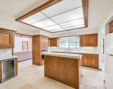 16040 Dunes Drive - Photo Thumbnail 10