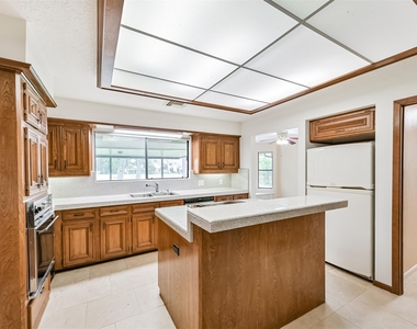 16040 Dunes Drive - Photo Thumbnail 11