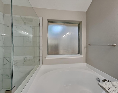 16407 Redbud Berry Lane - Photo Thumbnail 9