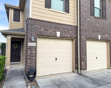16010 Limestone Lake Drive - Photo Thumbnail 2