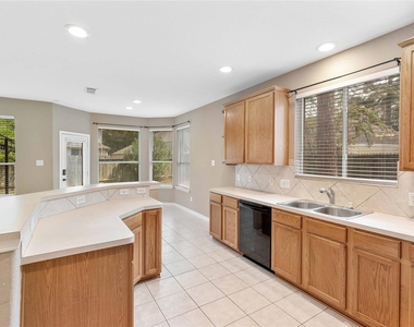 14310 Rosehill Estates Lane - Photo Thumbnail 6