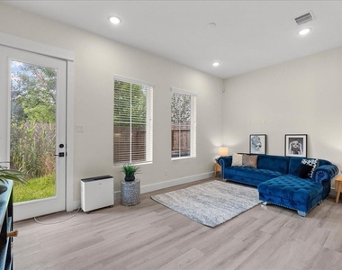 2906 Stevens Street - Photo Thumbnail 8