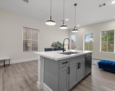 2906 Stevens Street - Photo Thumbnail 6