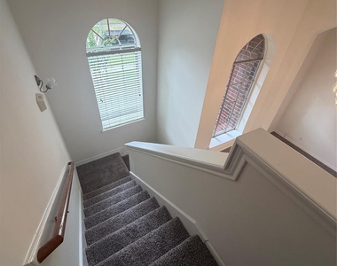 4163 Surreydon Drive - Photo Thumbnail 9