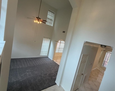 4163 Surreydon Drive - Photo Thumbnail 5