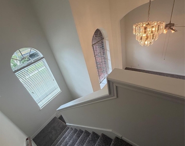 4163 Surreydon Drive - Photo Thumbnail 8