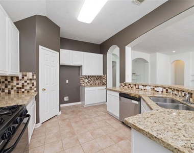 8122 Dune Brooke Dr - Photo Thumbnail 6