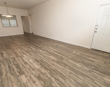 24 Leisure Shore Court - Photo Thumbnail 4
