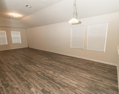24 Leisure Shore Court - Photo Thumbnail 5