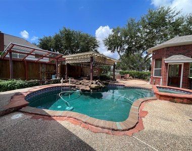 1951 Lake Winds Drive - Photo Thumbnail 5